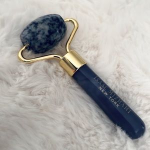 ISAAC MIZRAHI BLUE SPOT JASPER MINI FACIAL ROLLER
